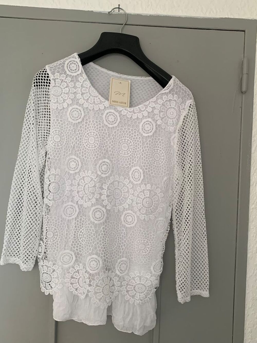 Haute dentelle blanc taille L / Marque Miss Azur Neuf Vêtements