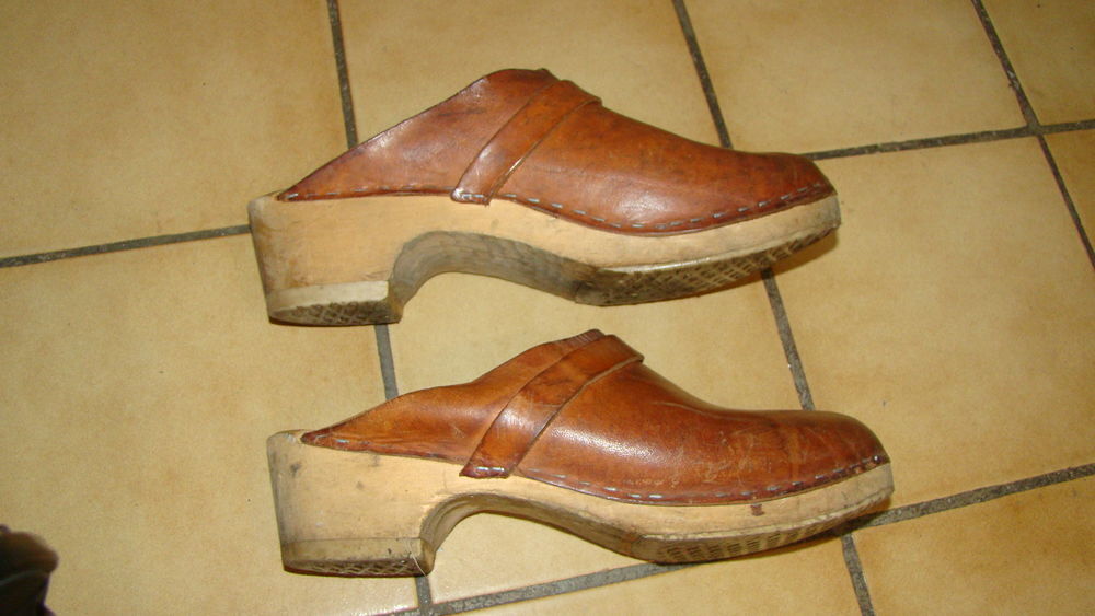 Paire de sabots su&eacute;dois vintage - homme T.42 
Chaussures