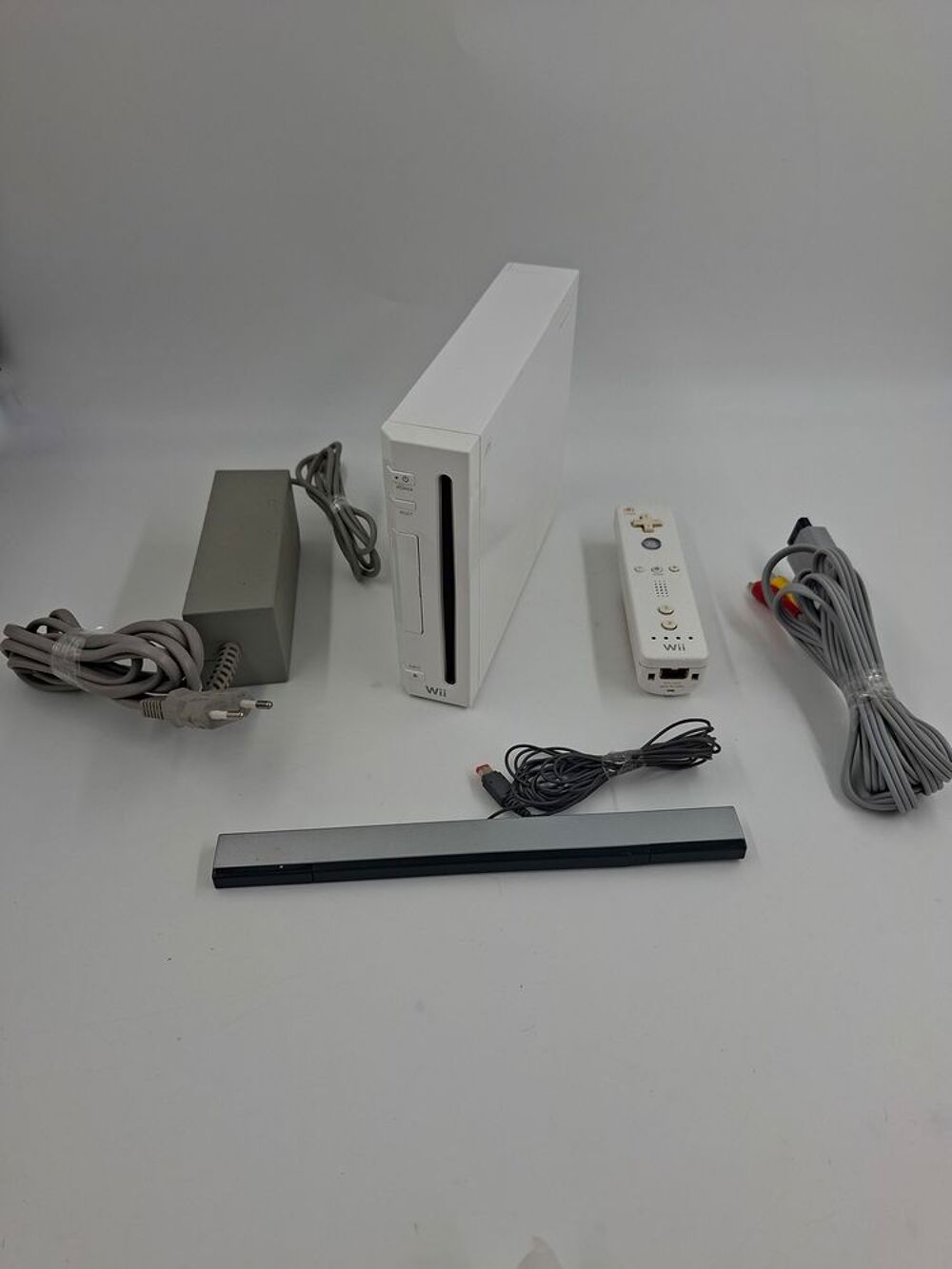 Console Nintendo Wii blanche compl&egrave;te (model RVL 001) Consoles et jeux vidéos