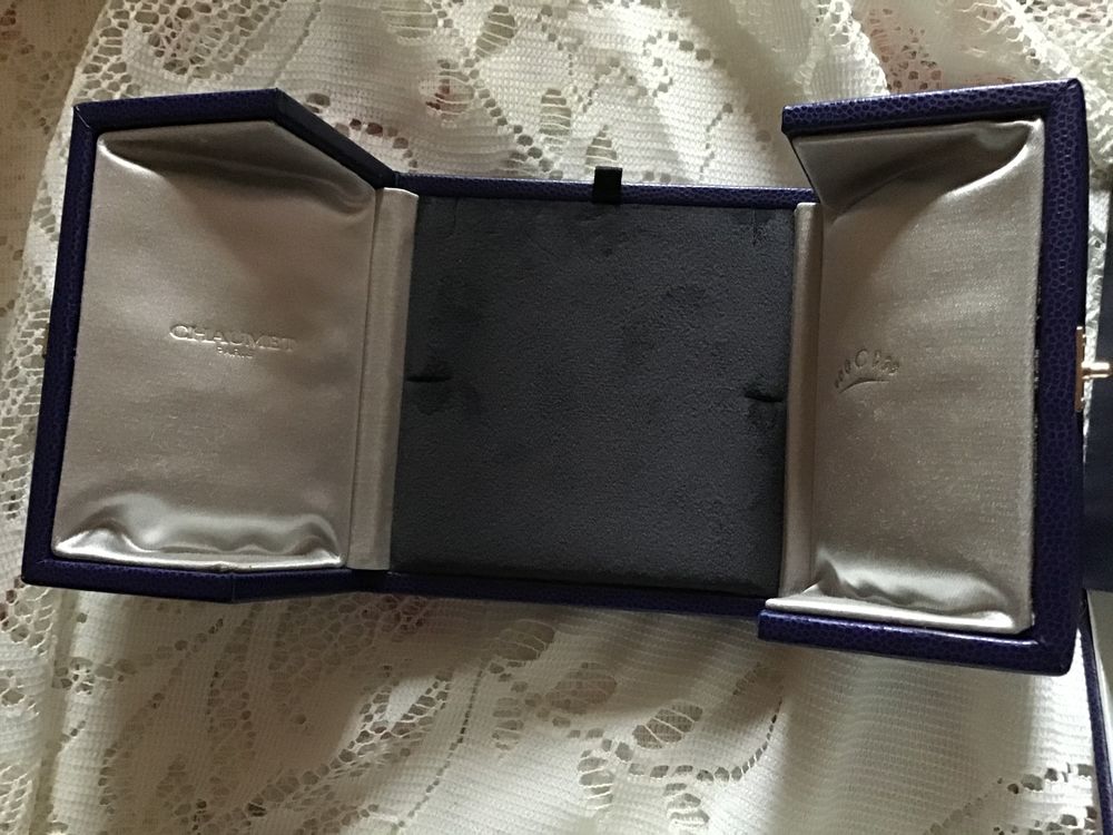 JOLIE &Eacute;CRIN A BIJOU CHAUMET Bijoux et montres
