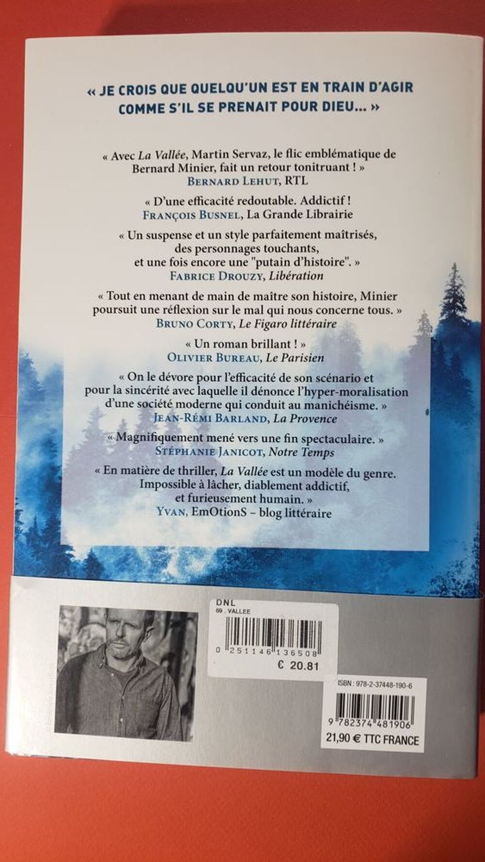 Roman : Bernard Minier - La vall&eacute;e Livres et BD