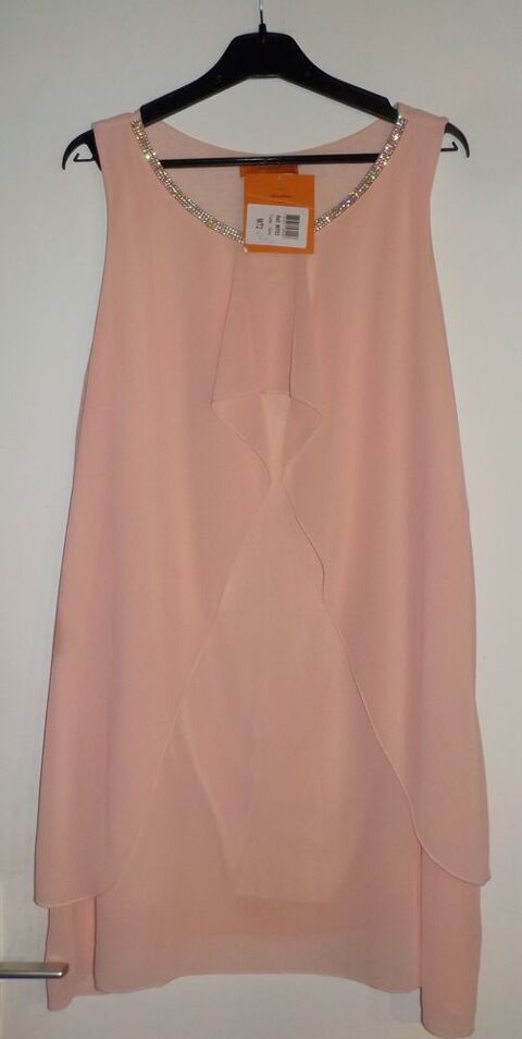 Robe mini couleur saumon taille M neuve avec �tiquette
20 Bubry (56)
