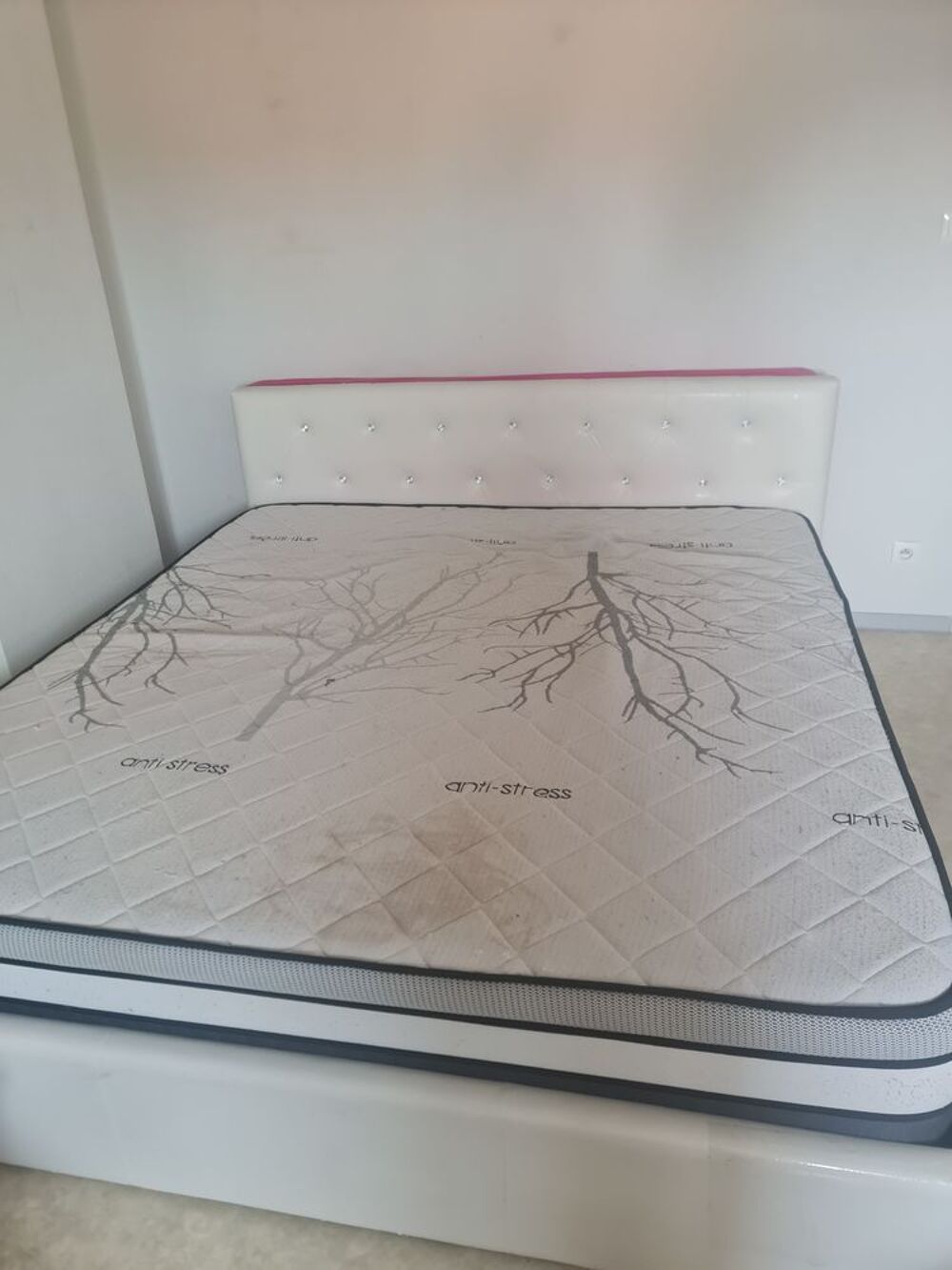 Lit + matelas Meubles