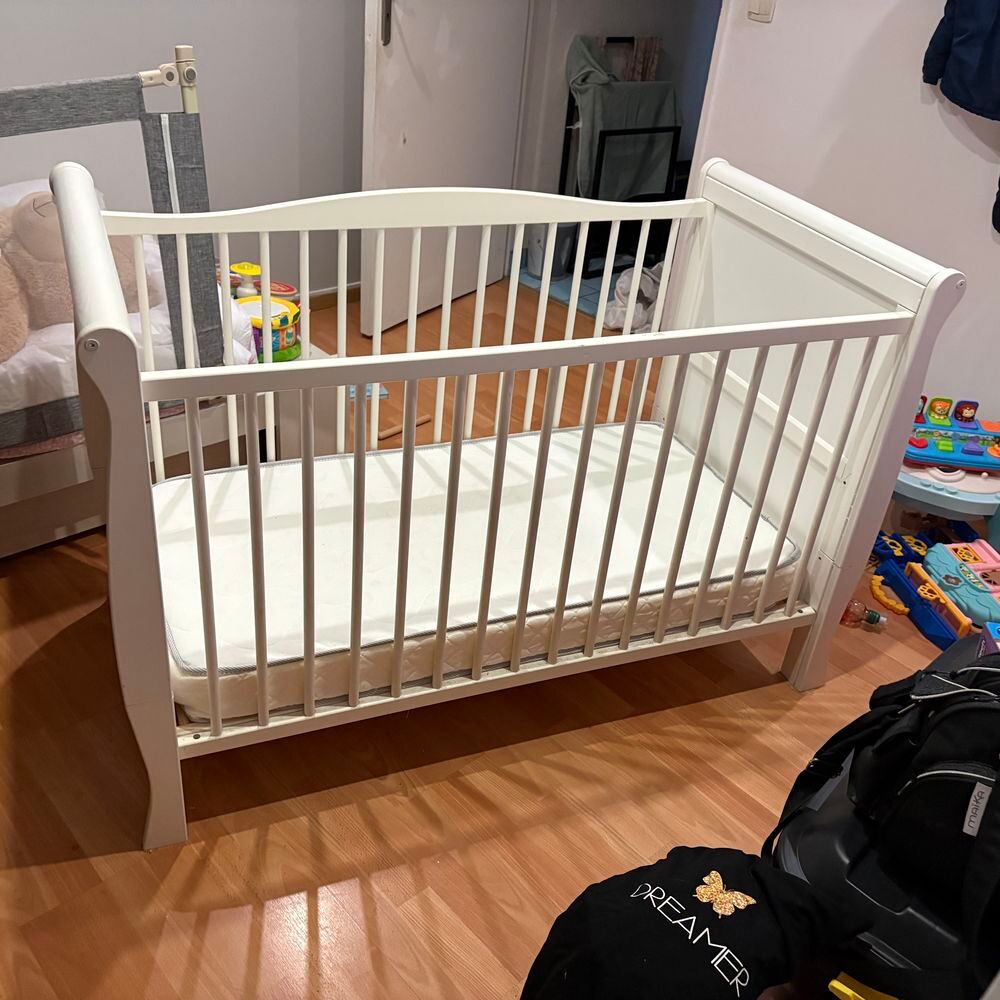 Lit b&eacute;b&eacute; et matelat Puériculture