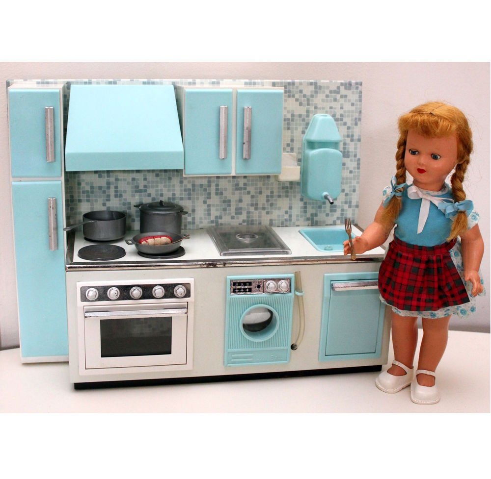 Cuisine int&eacute;gr&eacute;e tole et plastique jouet ancien 1960 Jeux / jouets