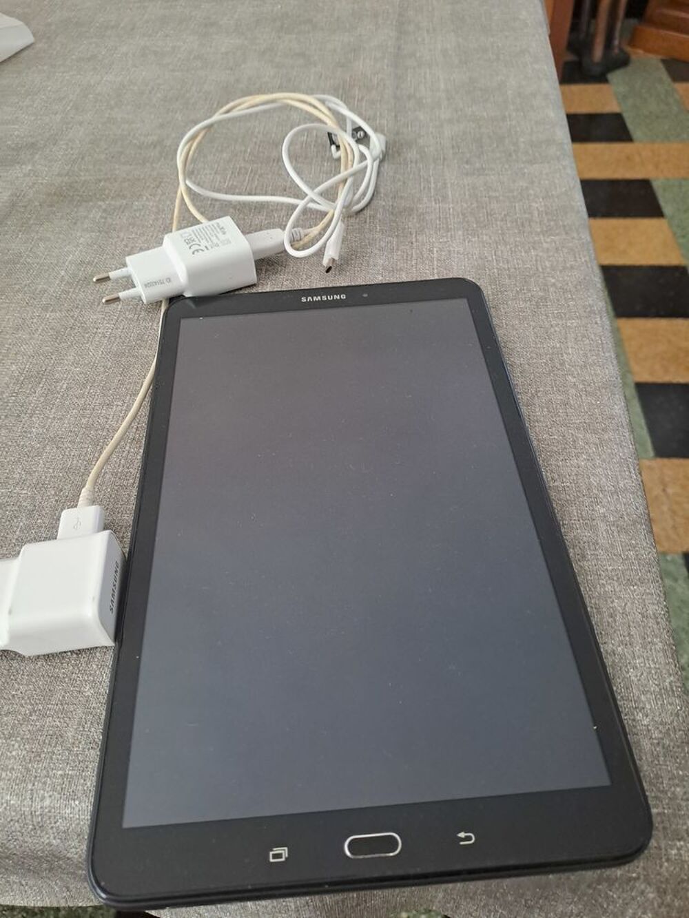 Tablette samsung A6 Téléphones et tablettes