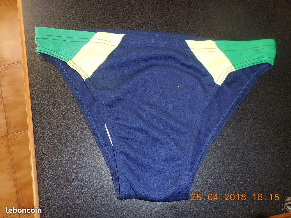 maillot de bain
taille m
Vêtements