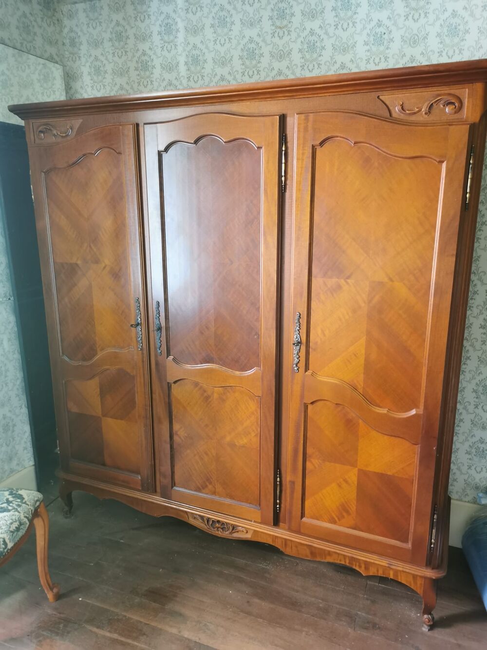 Armoire trois portes en merisier massif Meubles
