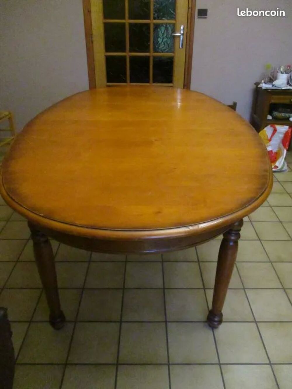 tables en ch&ecirc;ne au carr&eacute; tr&egrave;s bon &eacute;tat = 100 euros Meubles