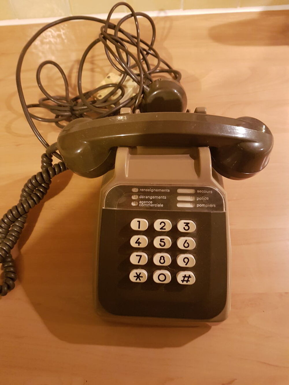 Ancien t&eacute;l&eacute;phone &agrave; touches Téléphones et tablettes