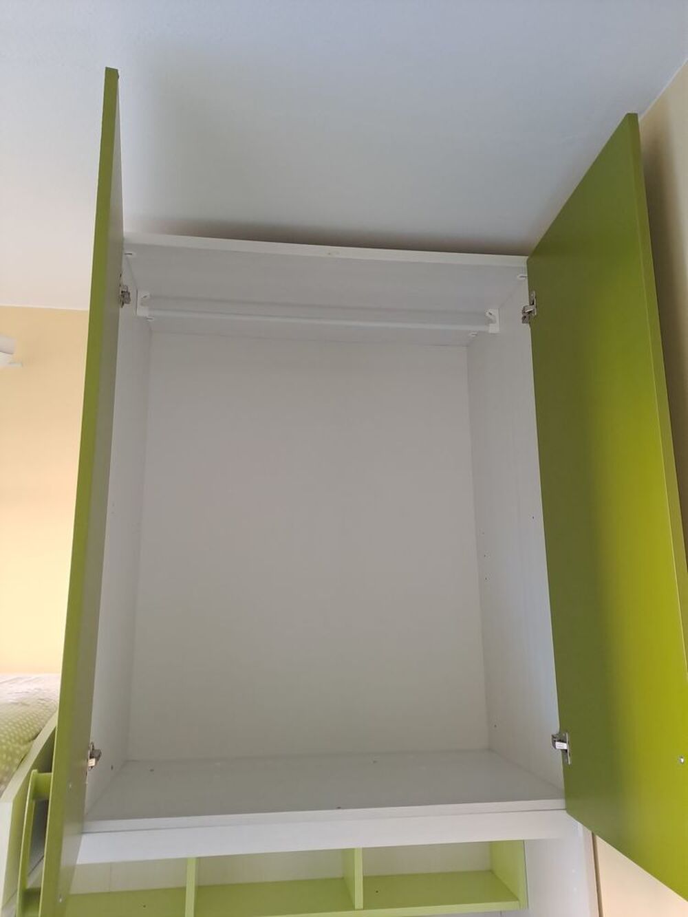 Lits superposees + bureau + rangements
Mobilier enfants