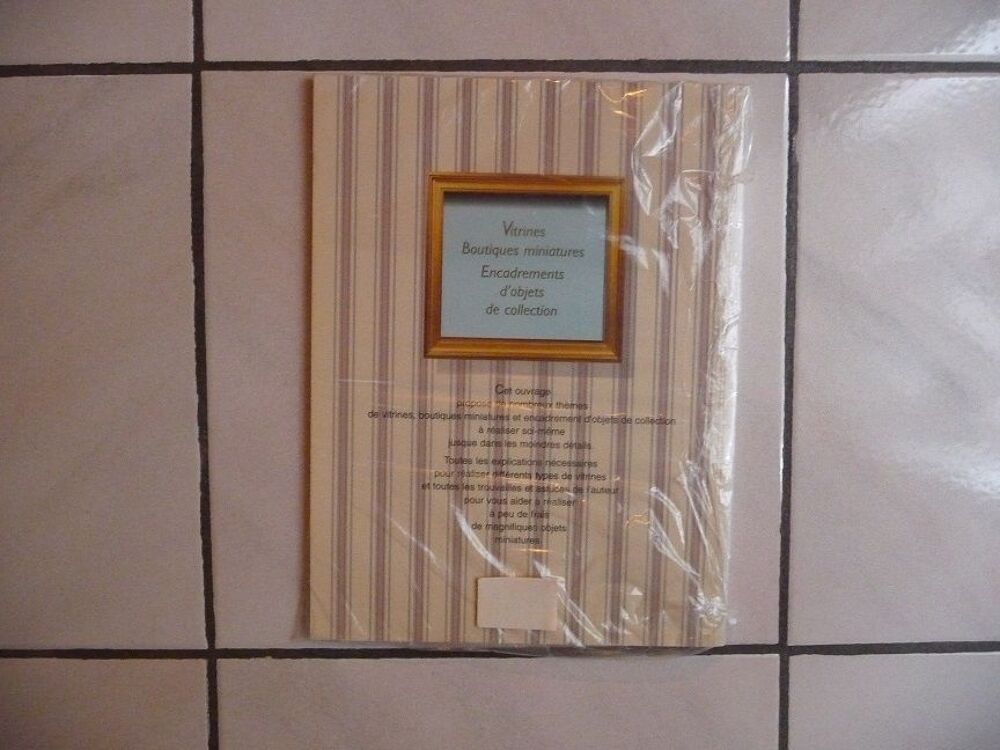 Livre Vitrines Miniatures - N E U F Livres et BD