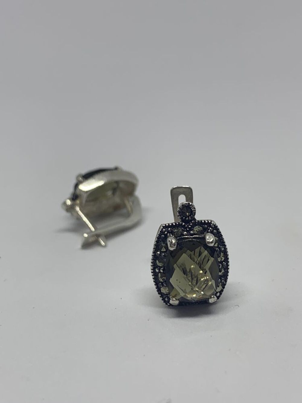 Saisissez le titre de votre objet. Boucles d'oreilles en arg Bijoux et montres