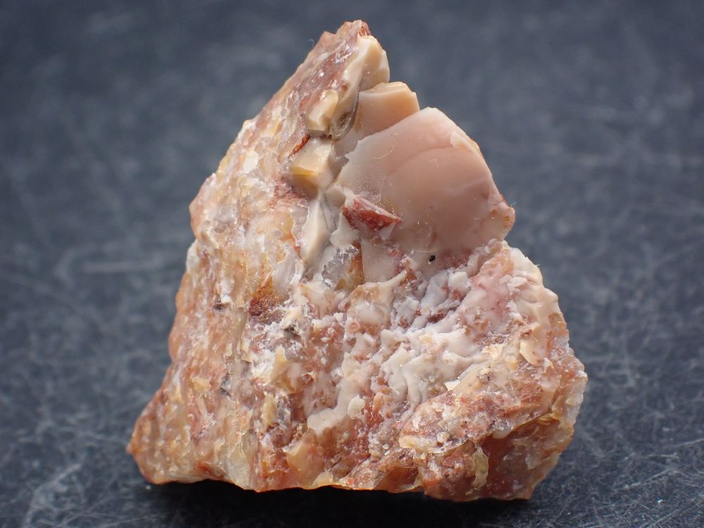 Opale brute Lachaux Puy-de-D&ocirc;me France 7gr 30 x 29 x 13 mm 