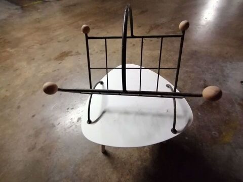 porte-revue + panier en fer forg�. 15 Valbonne (06)