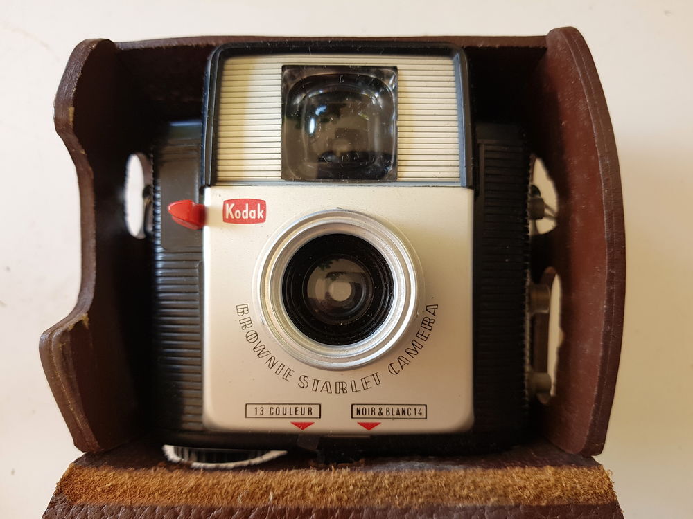 PHOTO: Kodak Brownie Scarlet Cam&eacute;ra
Photos/Video/TV
