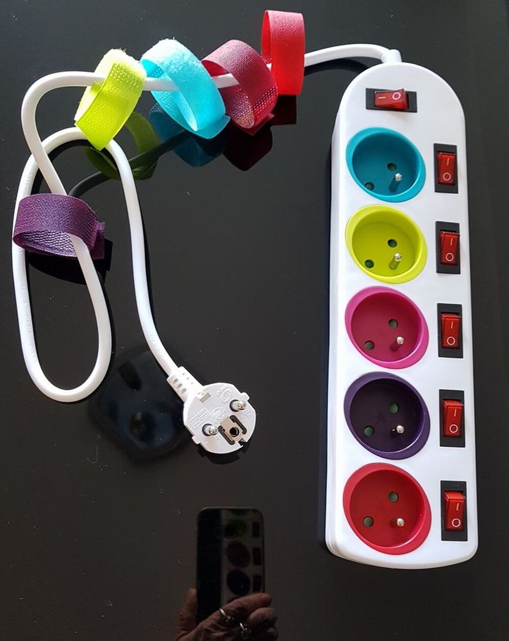 Multiprise blanche 5 prises color&eacute;es ind&eacute;pendantes Bricolage