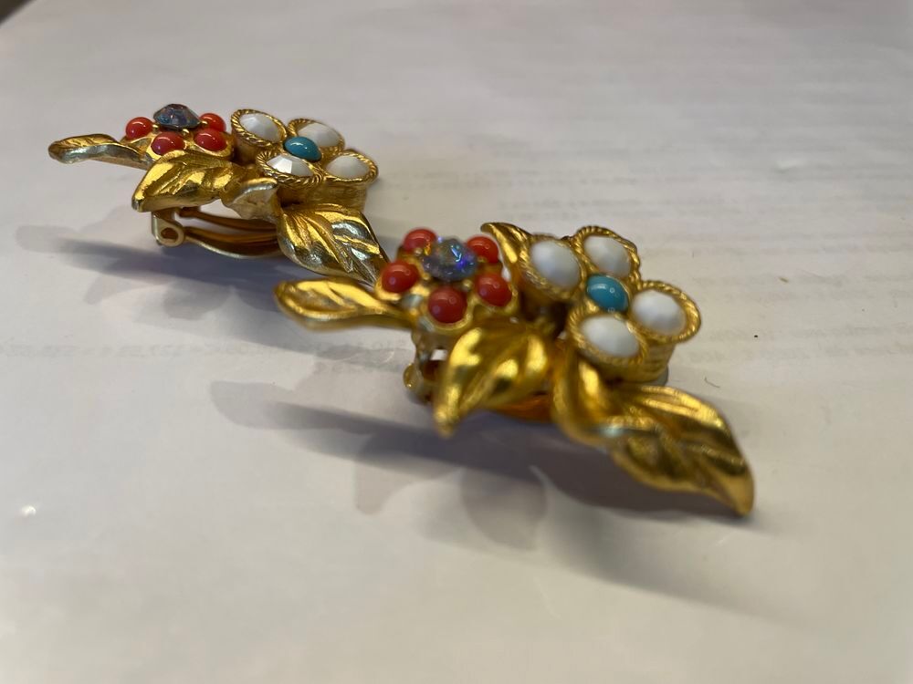 BO feuilles dor&eacute;es en triangle cabochons multicolore Lacroix Bijoux et montres