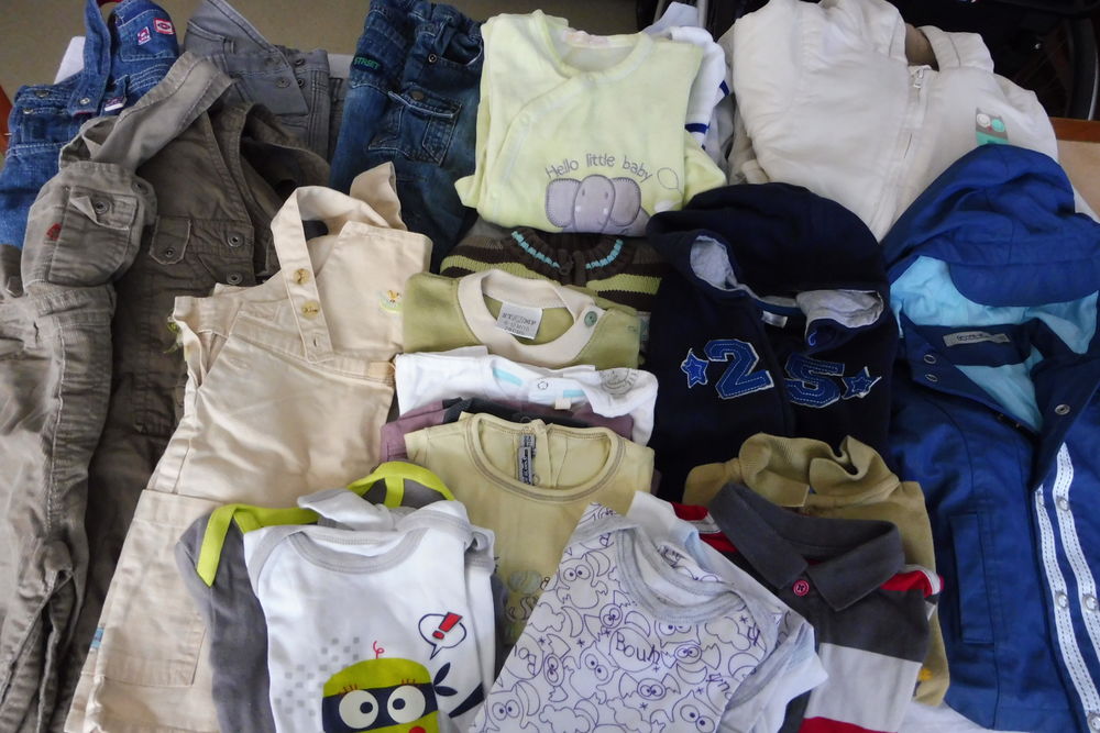 23 v&ecirc;tements en 9 mois "gar&ccedil;on" Puériculture