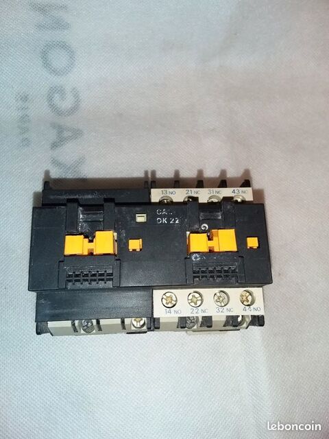 Relais ca2 dk22 telemecanique 40 Serres-Castet (64)