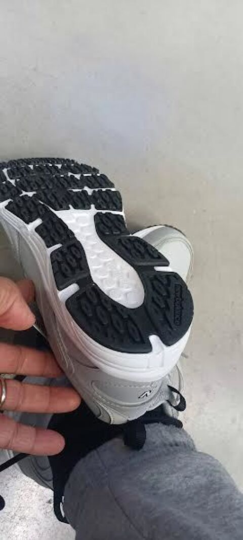 Chaussure de running homme new balance 840 T 43 prix 180 180 N�mes (30)