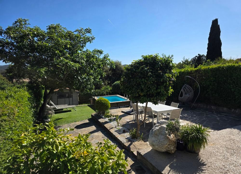 Vente Villa Maison 94 m² dont une dépendance de 8 m² ? 3 chambres Bormes-les-mimosas