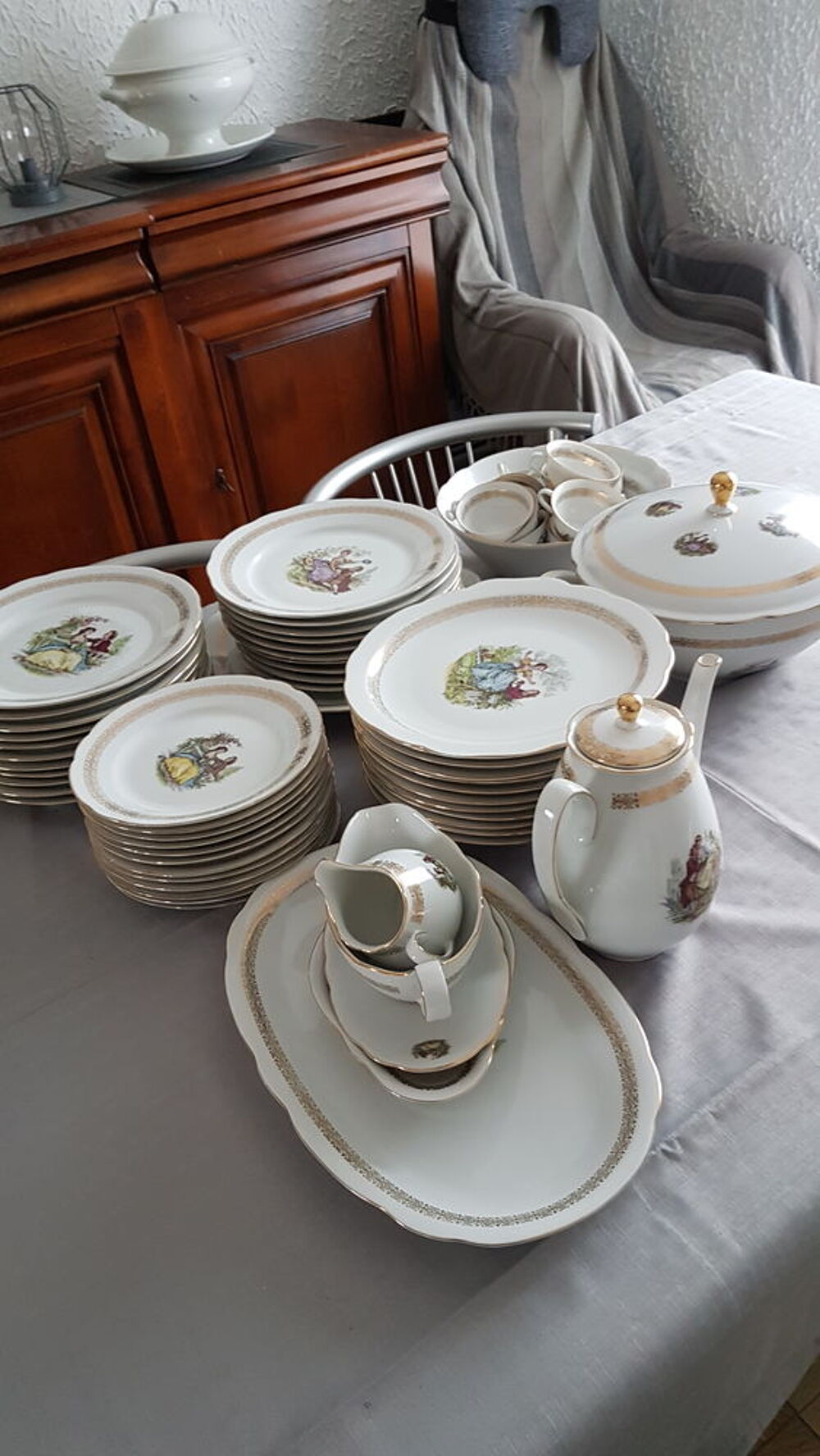 Service sc&egrave;ne galantes 73 pi&egrave;ces Décoration
