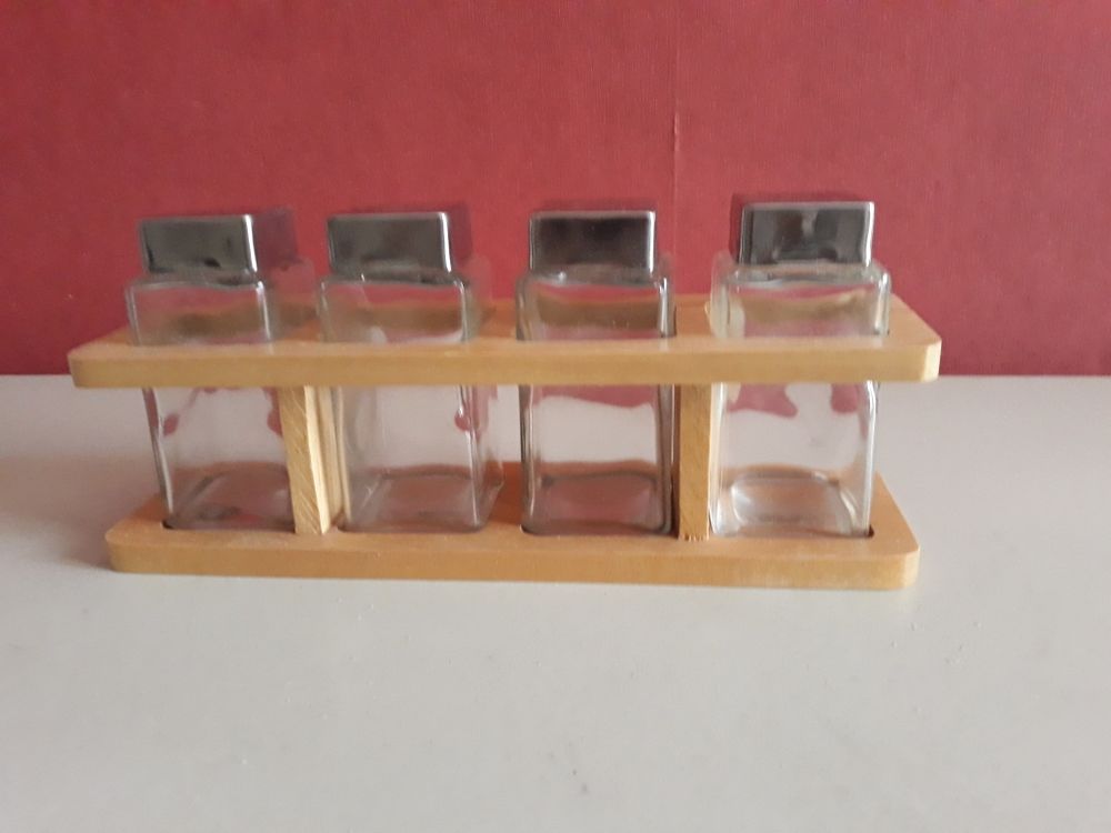 set 4 pots d'&eacute;pices - neuf (faire offre) Cuisine