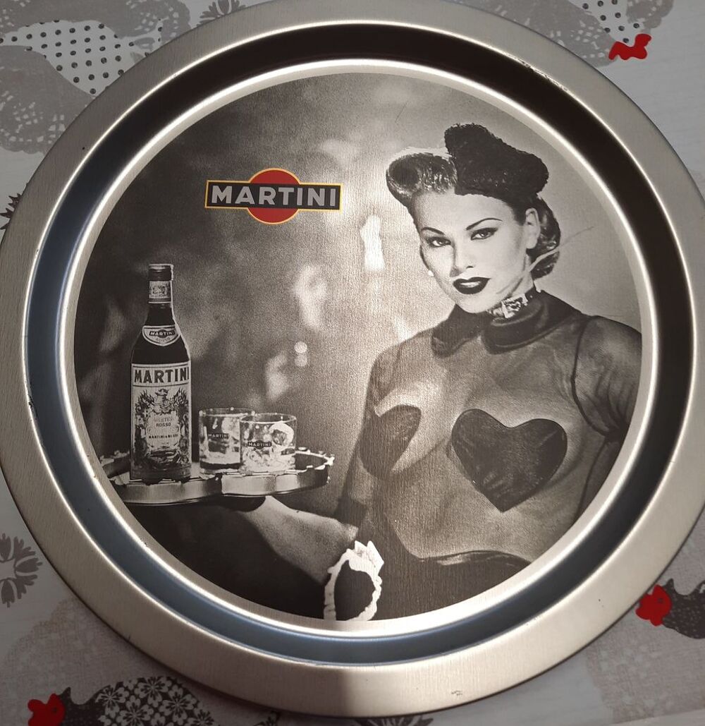 Ancien plateau de bar Martini en m&eacute;tal et pin up vintage Dcoration