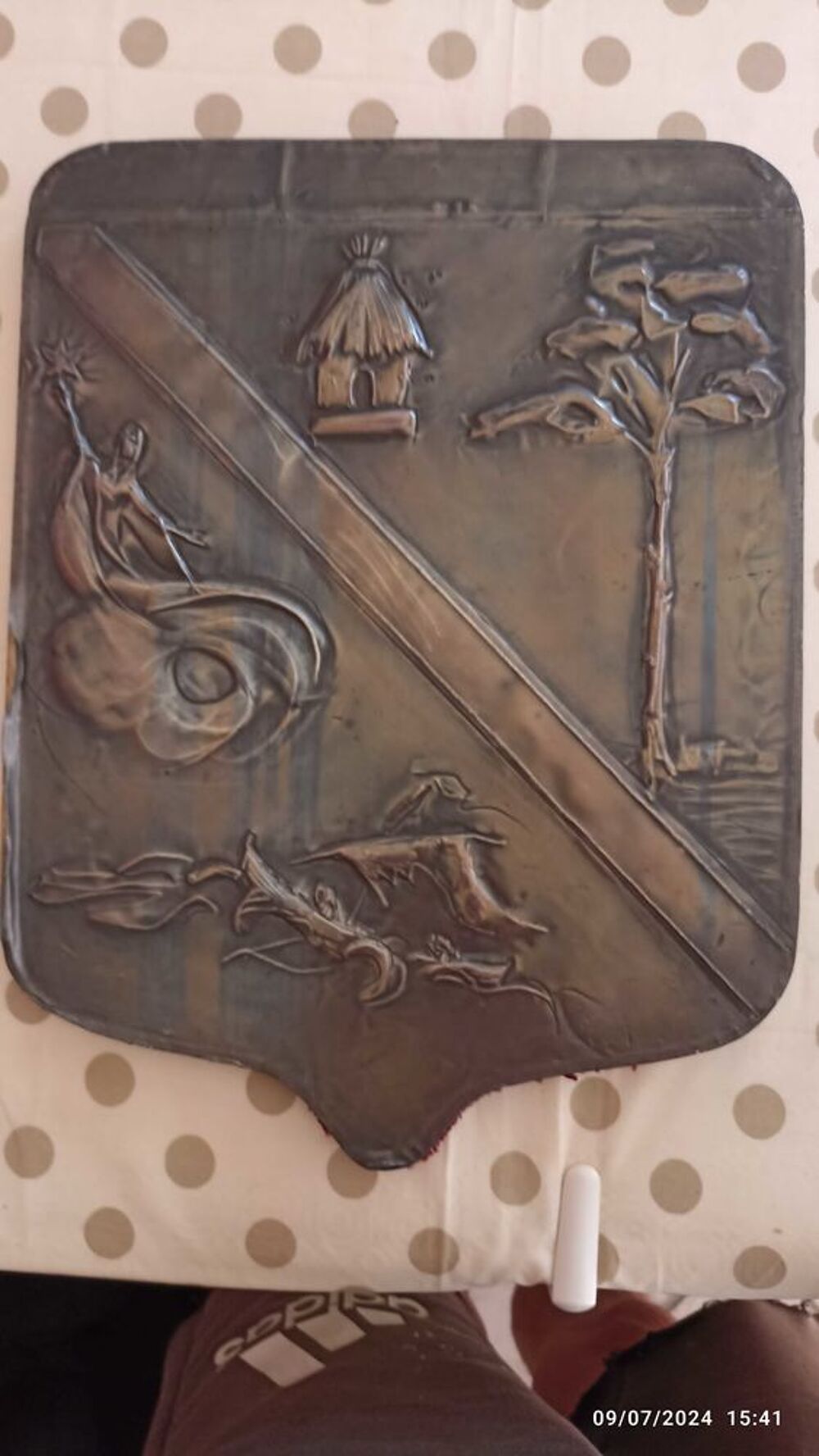 ancienne plaque murale d'&eacute;poque en feuille d' &eacute;tain 
