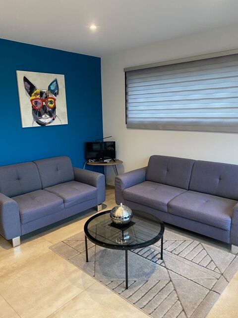 2 Canaps 3 et 2 places en tissu gris et pieds acier
200 Ollioules (83)