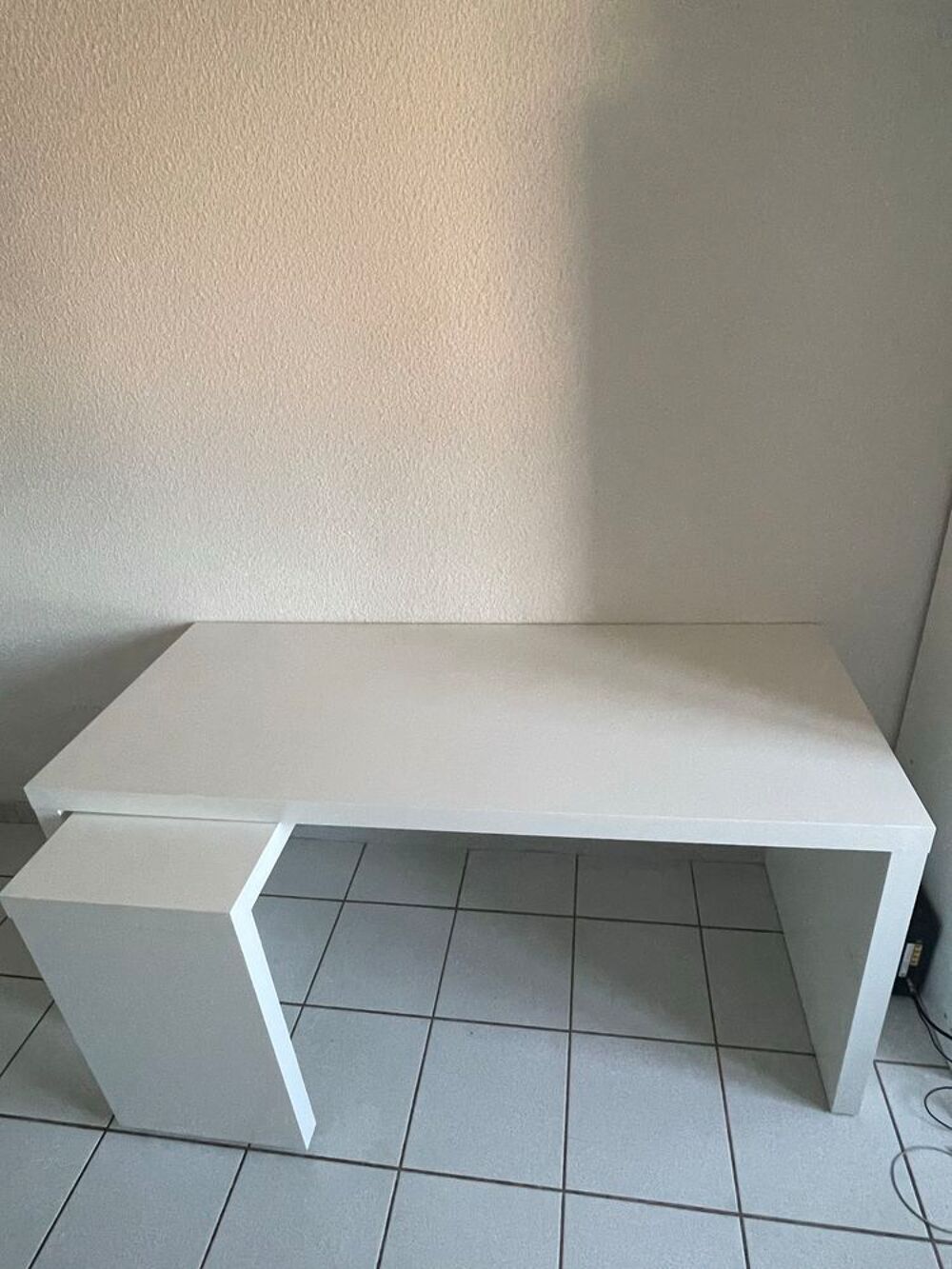 bureau en bon &eacute;tat Meubles