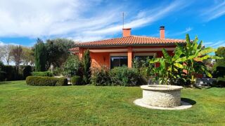  Maison  vendre 8 pices 2200 m