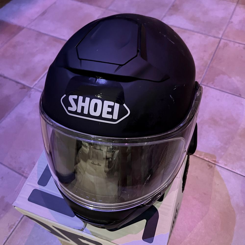 2 casques de moto SHOEI M et S avec intercom Sports