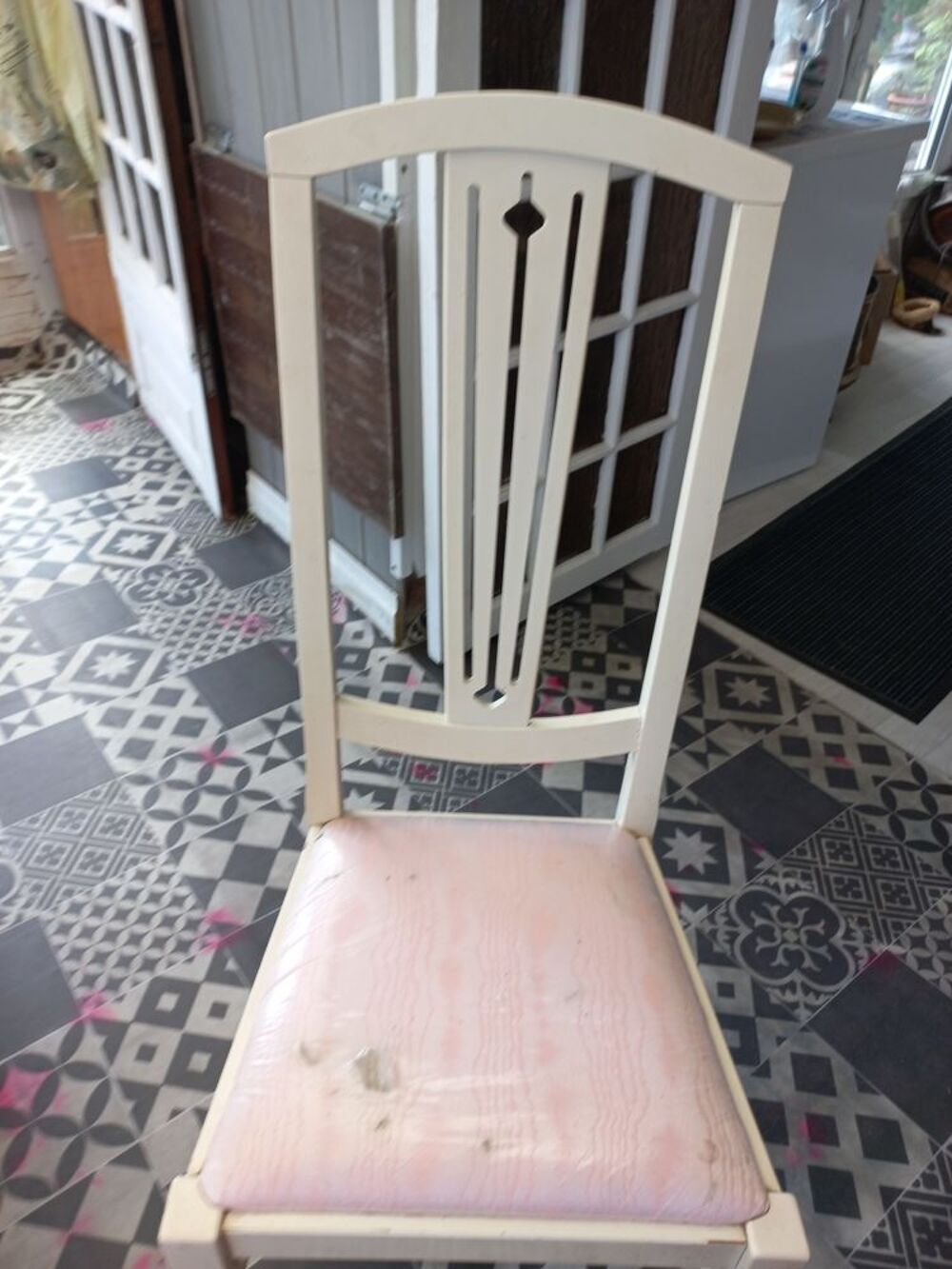 CHAISE BLANCHE Meubles