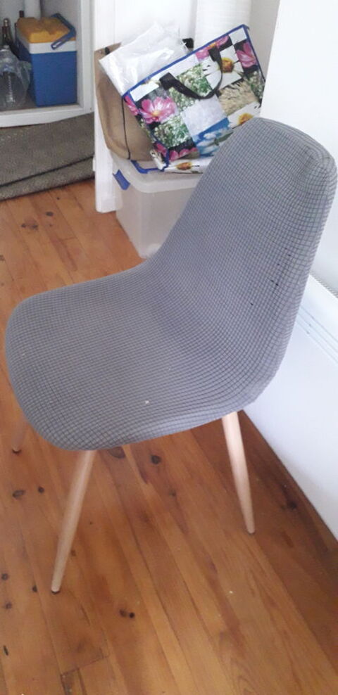 Table rallonge+4 chaises  200 Jonzac (17)