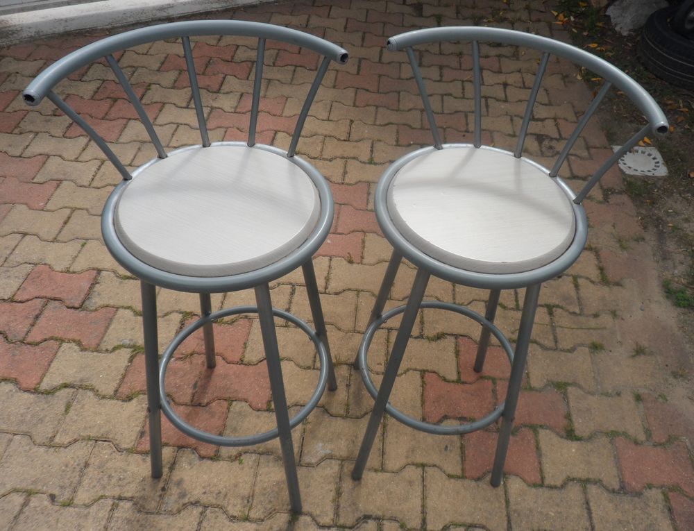 2 Chaises hautes m&eacute;tal assise en bois tournant sur roulement Cuisine