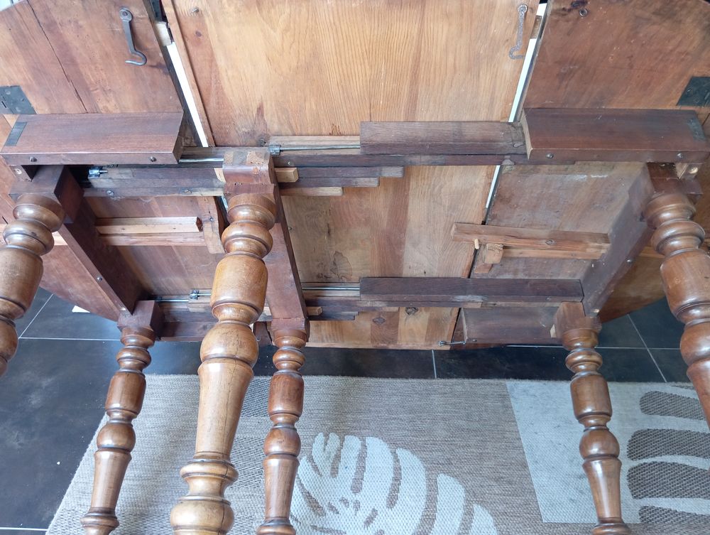 Table ronde Louis Philippe 6 Pieds en noyer +1 allonge Meubles