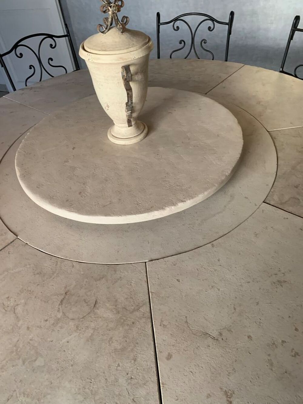 Table ronde en pierre de Tunisie Meubles