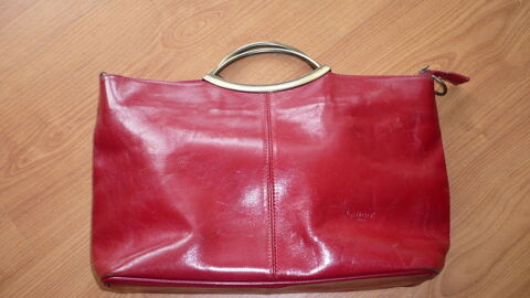 SAC EN CUIR ROUGE 45 Saint-Raphal (83)