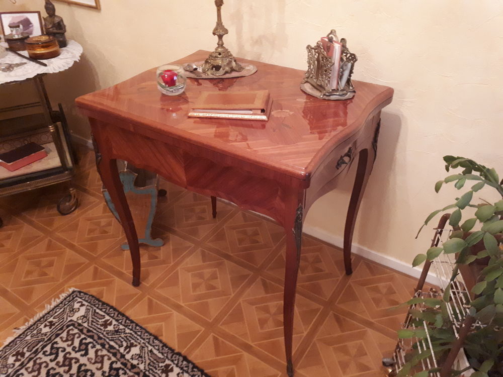 Table &agrave; jeu plateau pivotant d&eacute;cor marquet&eacute; LOUIS XV Meubles