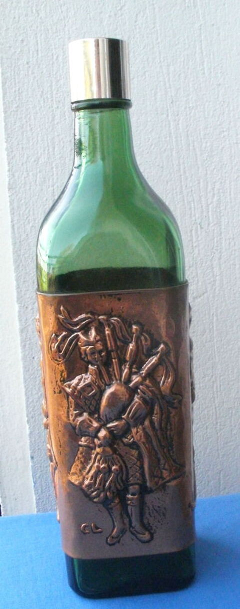 Bouteille en verre vide, extrieur en cuivre repouss 8 Montauban (82)