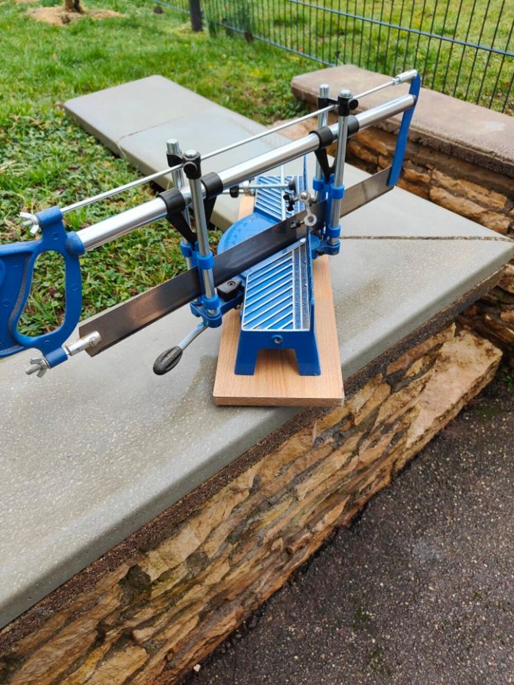 Scie &agrave; onglet manuelle sur socle en bois Bricolage