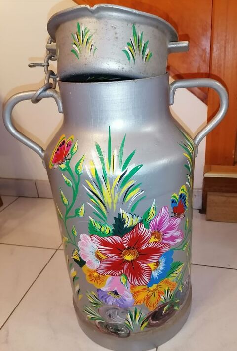 Grande Canne � lait ou Pot � lait peinte � la main 40 Bretteville-sur-Laize (14)