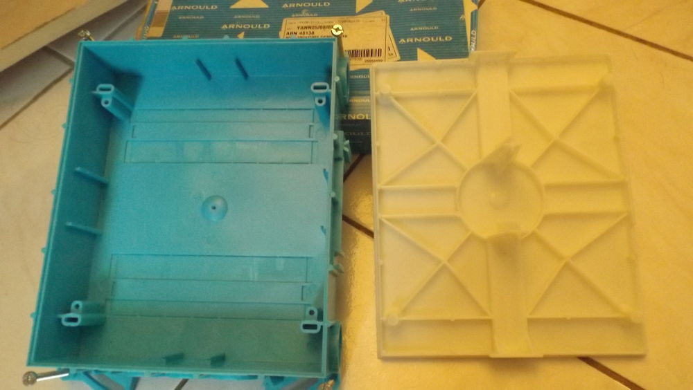 BOITE ENCASTREE Bricolage