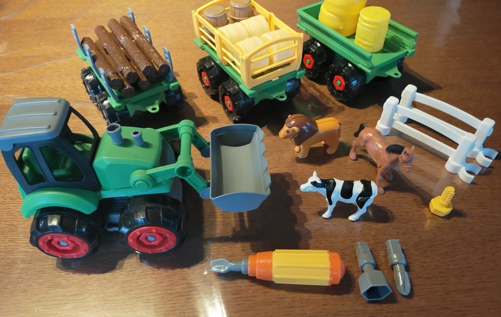 jeu de construction tracteur + 3 remorques
Jeux / jouets