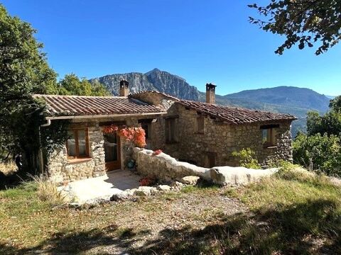   Maison en pierre et d�pendances sur 4,5 hectares de nature sauvage Maison - 5 pi�ce(s) - 150 m�