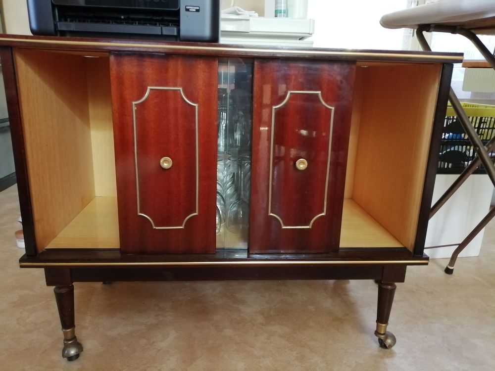 Meuble bar vintage sur roulettes Meubles