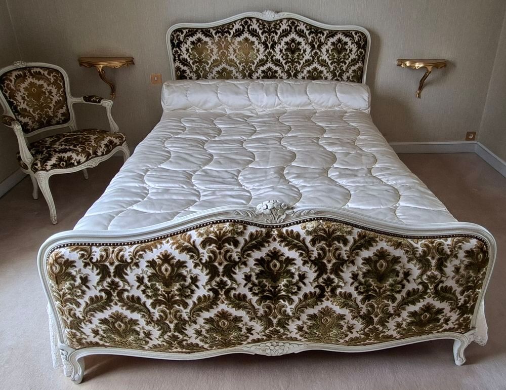 Lit ancien au style Louis XV Meubles