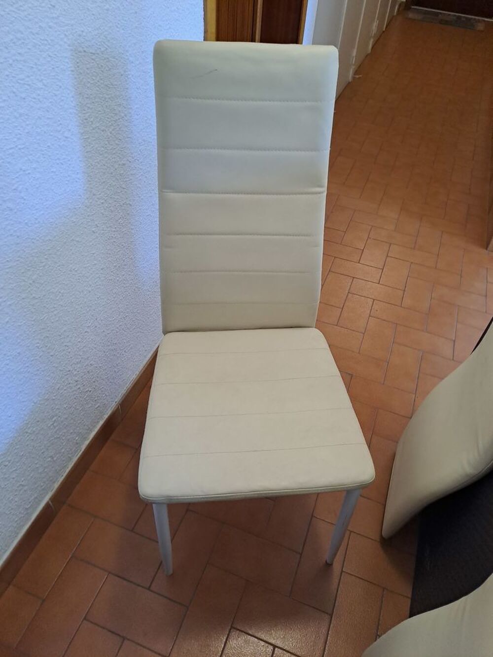 4 chaises salle &agrave; manger Meubles